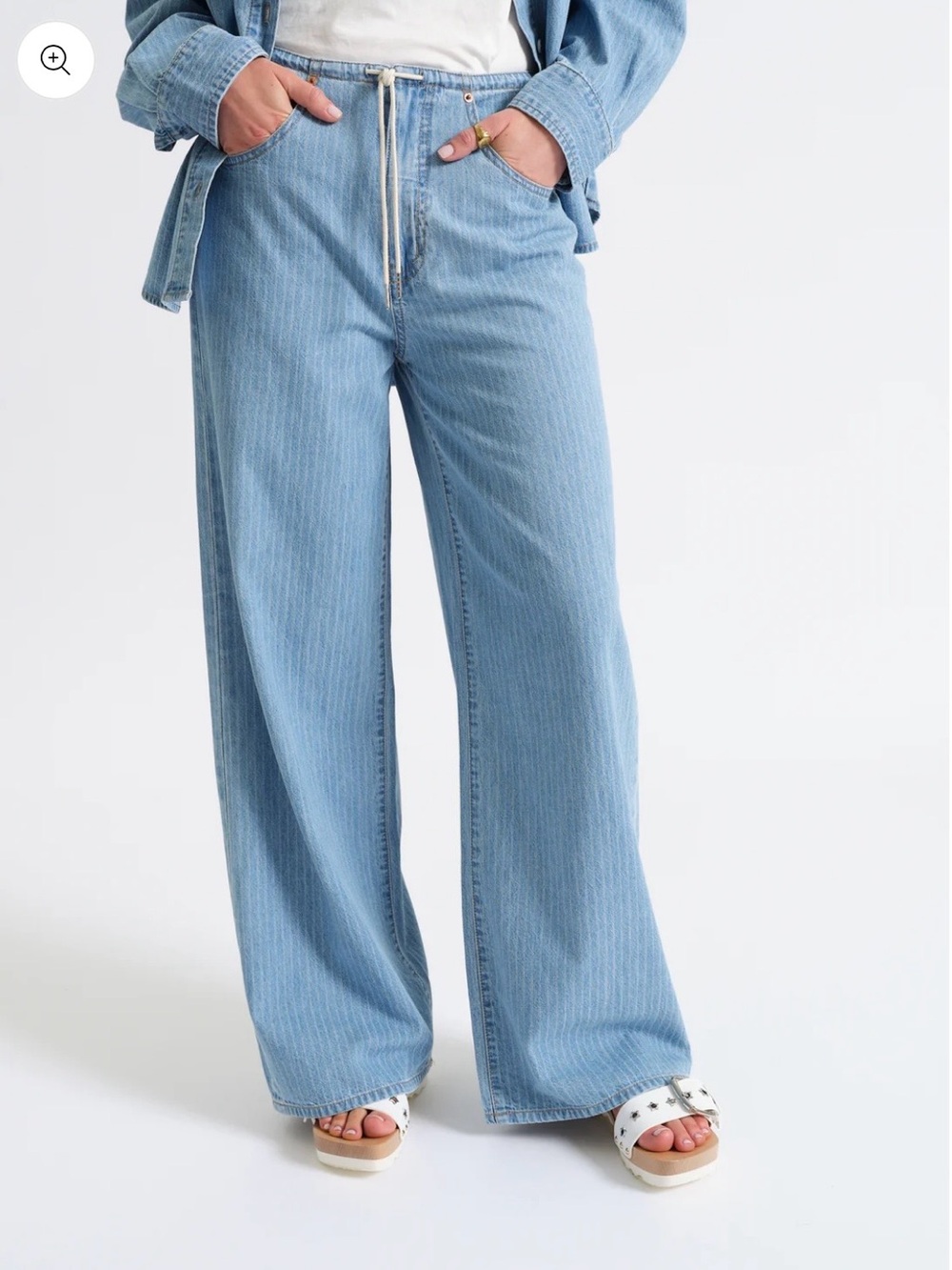 Daze Denim size 24, Light Wash Women’s Jeans - wide leg. Draw string belt.